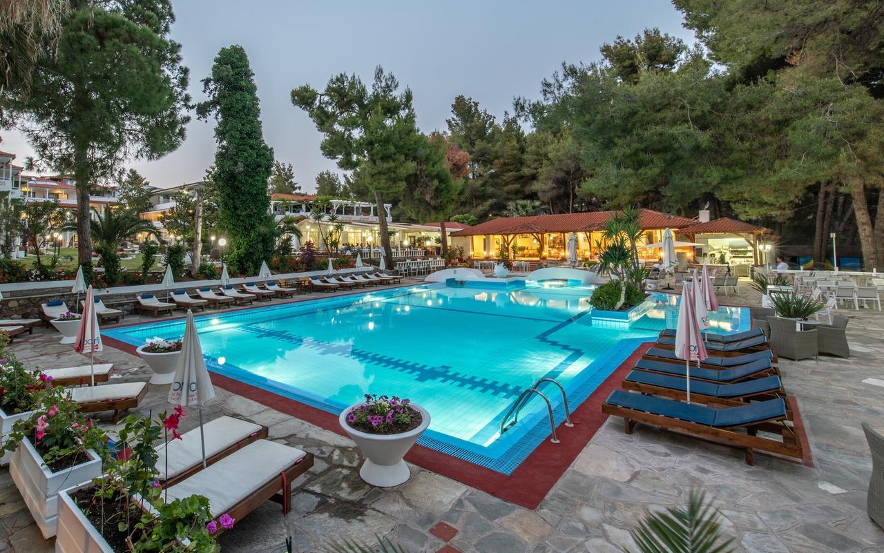 Porfi Beach Hotel Nikiti  Exteriör bild
