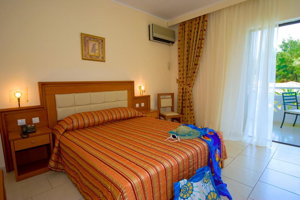 Porfi Beach Hotel Nikiti  Exteriör bild